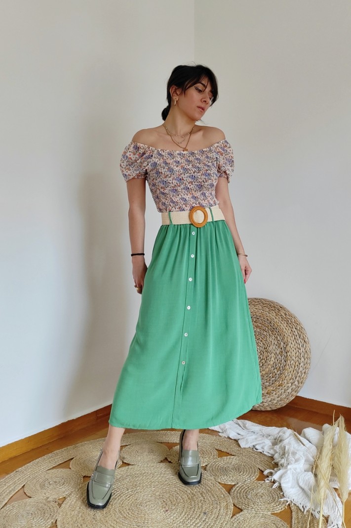 Monochrome skirt with belt