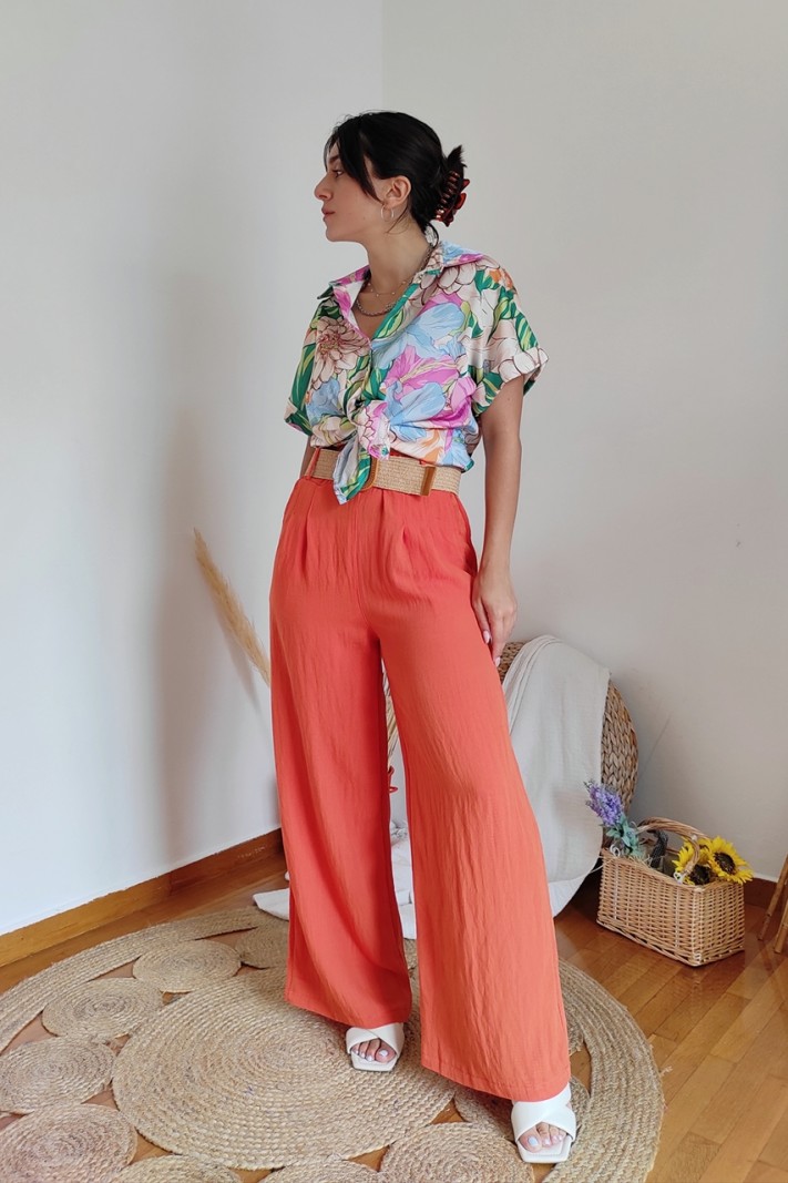 Belted trousers with pockets